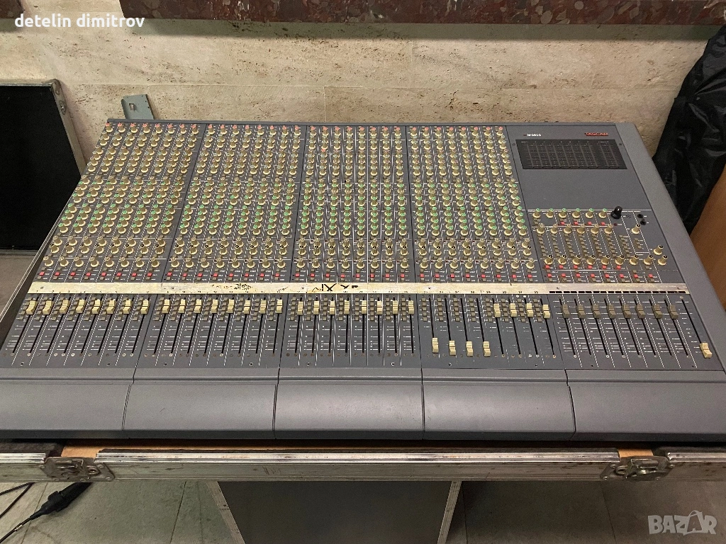 Аналогов студиен миксер Tascam M2600 32x8x2 inline с оригинално външно захранване, снимка 1
