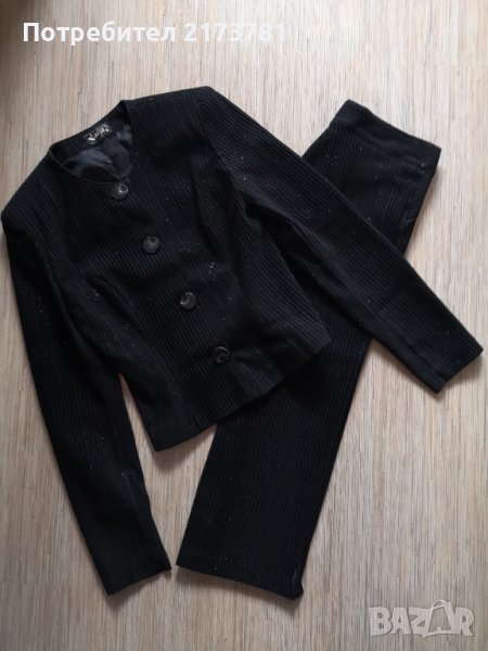 Дамски костюми, снимка 1