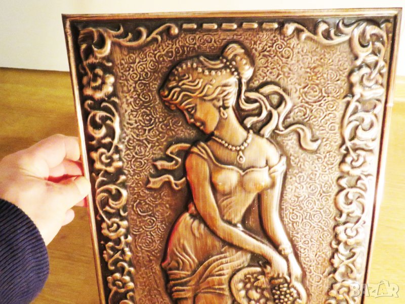 Старинно голямо медно пано-Девойка на гроздобер - еротика и красота за твоя дом, офис, механа  18+ , снимка 1