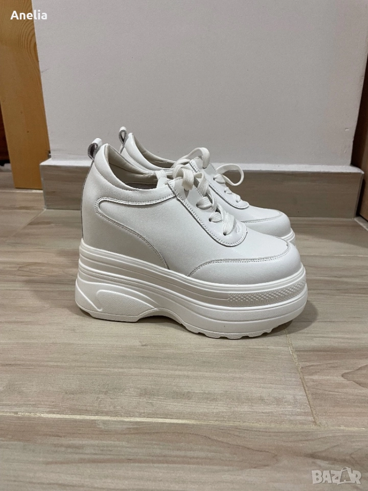 Бели сникърси, снимка 1