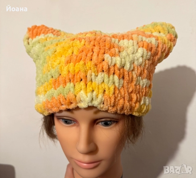 Ръчно плетена шапка от прежда с форма на котешки уши , снимка 1