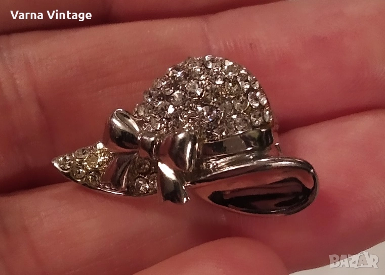 Дамска брошка Шапка с камъни., снимка 1