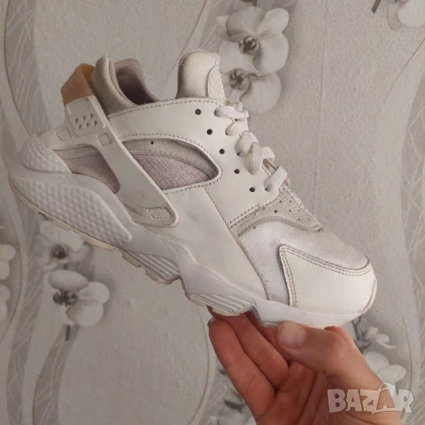 маратонки Nike Air Huarache номер 40 ,5 - бяло, снимка 5 - Маратонки - 50799622