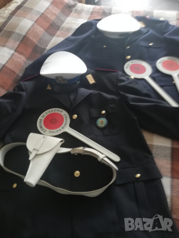 Италианска полицейска униформа, снимка 1 - Антикварни и старинни предмети - 44729228