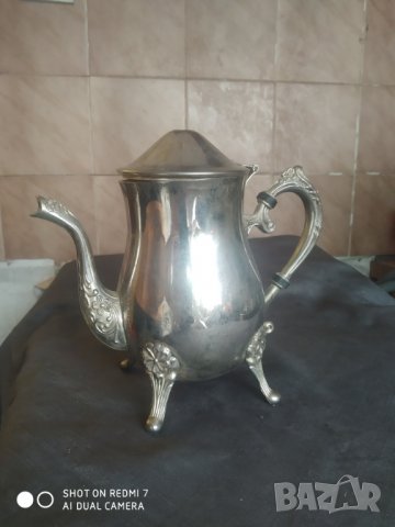 посребрена метална кана