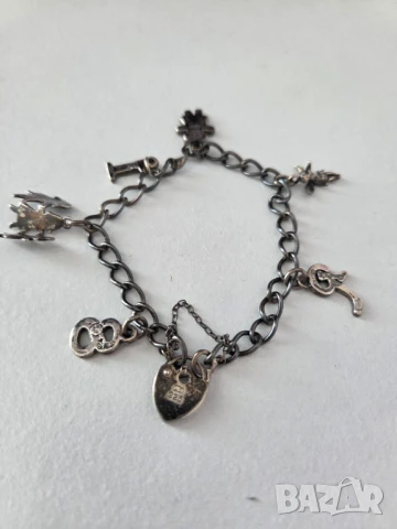 Антикварна сребърна гривна с талисмани 
