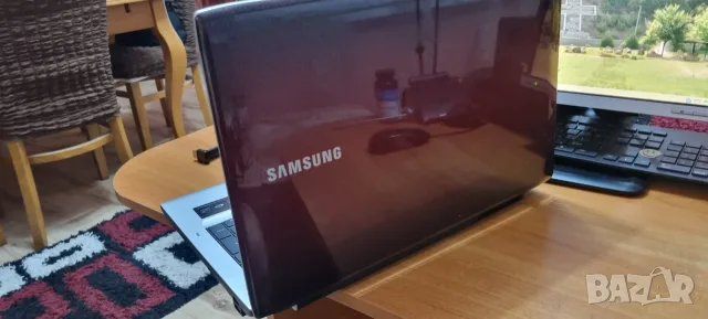 Лаптоп Samsung NP-R730 i3 /ssd 17.3 инча