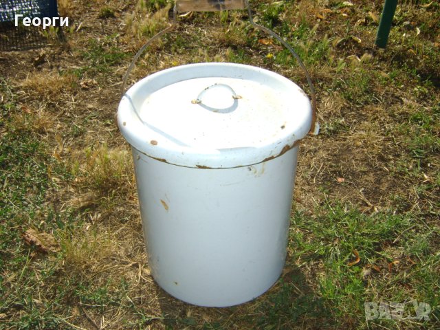 Стара емайлирана метална здрава кофа от соца