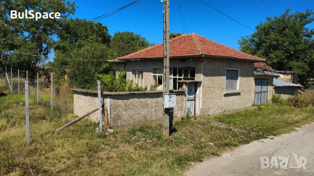 КЪЩА С ГАРАЖ, снимка 6 - Къщи - 52845442