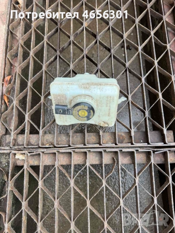 Комплект казанче спирачна течност с нивовер за Ваг Груп Vag Grup само за 30лв. 8K0611301A