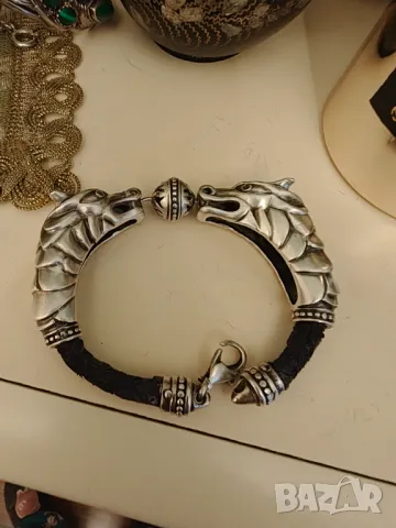 Изумителна  ръчно изработена сребърна гривна  дракони 67 гр