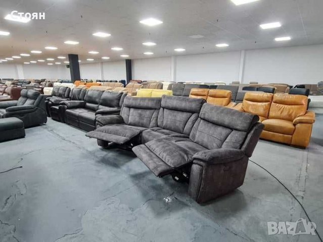 Извит тъмно сив диван от плат с  релаксиращ механизъм, снимка 8 - Дивани и мека мебел - 39394232