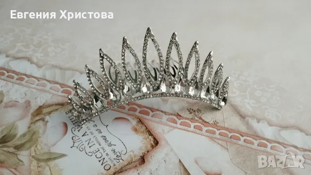 Корона - аксесоар за сватбена/празнична прическа