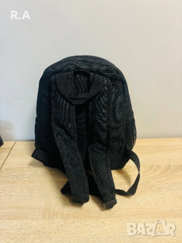 Черна раница с марка Champion, снимка 2 - Раници - 54093485