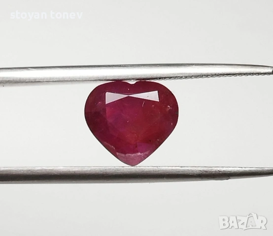  Изключителен естествен нетретиран рубин с форма на сърце – 2,07 карата! 
