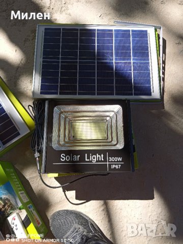 Градинска Соларна лампа - прожектор с отделен панел 