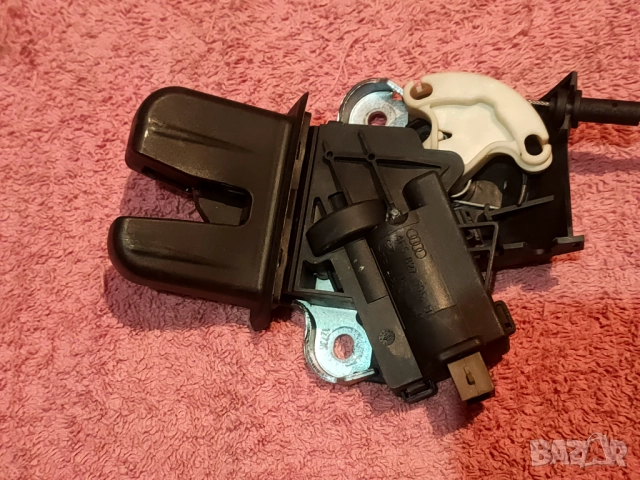 Заключващ механизъм, бравичка за багажник на AUDI A4 A5 A6 VW Jetta Passat CC, снимка 3 - Части - 51573919