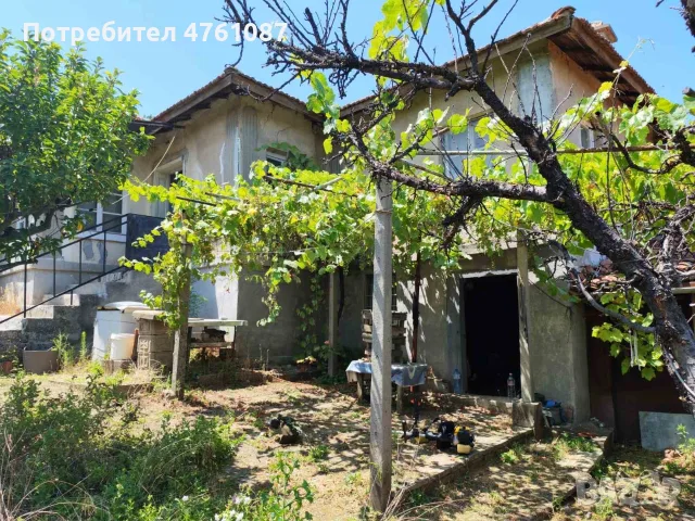 Отличен имот с голям парцел (1070 кв.м) и 3 спални в село Николово, обл. Хасково