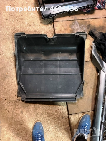Капак на кутията за акумолаторите на Мерцедес Актрус само за 20лв. a9415410003, снимка 4 - Части - 52901381
