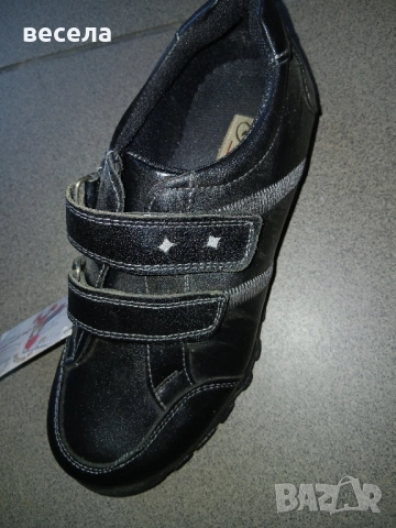 черни кожени обувки за момчета или момиче униформени,с лепенки