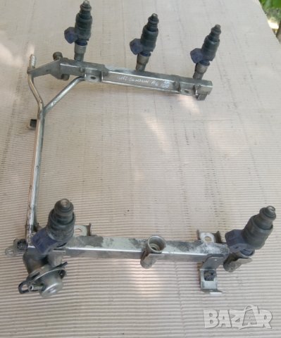 горивна рейка / основа с дюзи Audi A6 c5 2.6- бензин, снимка 2 - Части - 37034529