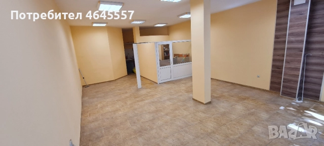Просторно търговско многофункционално помещение / офис / салон за красота / жилище в центъра на град, снимка 2 - Офиси - 52343155