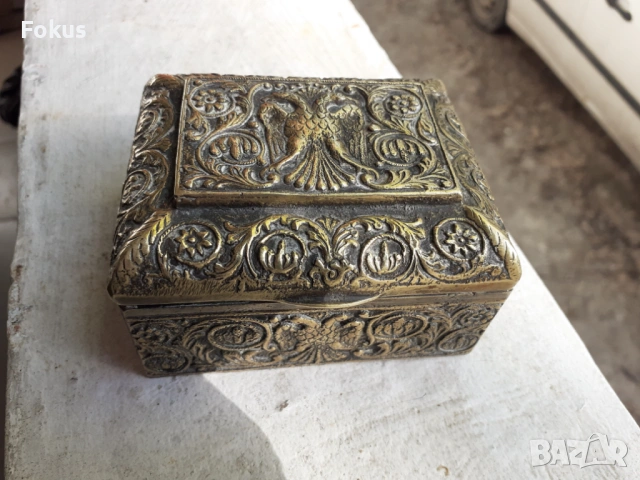 Уникална стара антикварна кутия - масивен бронз