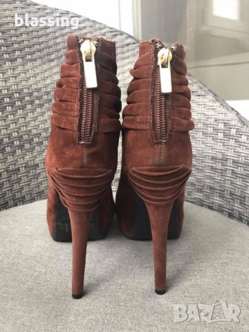 Високи обувки, снимка 5 - Дамски обувки на ток - 31777976