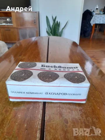 Стара кутия от бисквити с канела