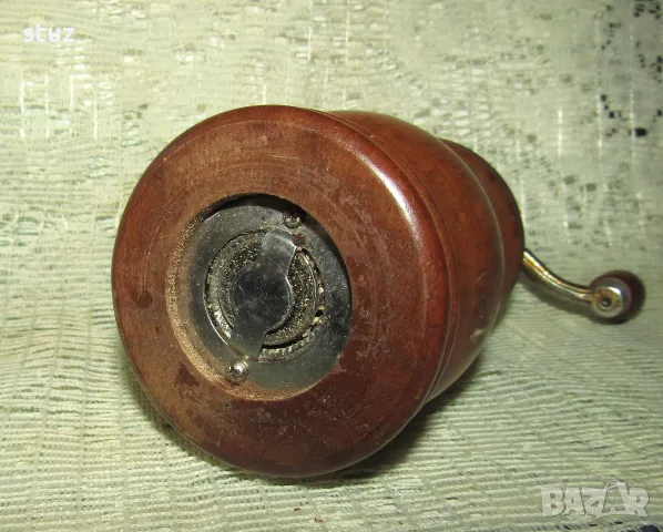 Антикварна мелничка за чер пипер, снимка 8 - Аксесоари за кухня - 56451111