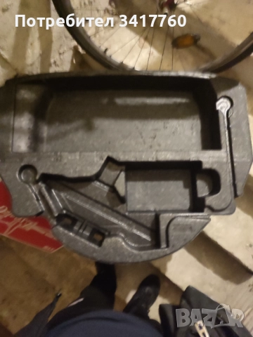 Кора стояща на мястото на резервната гума за Субару XV 2012 -2017