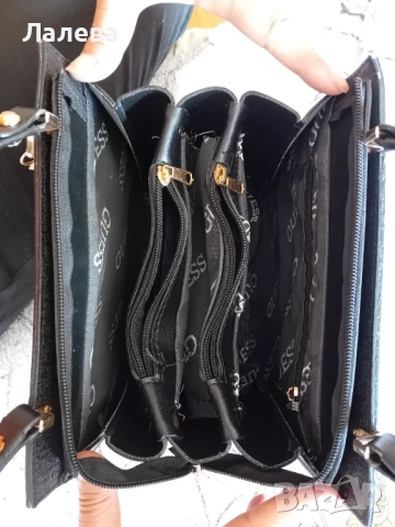 Дамска чанта Guess, снимка 4 - Чанти - 52513226