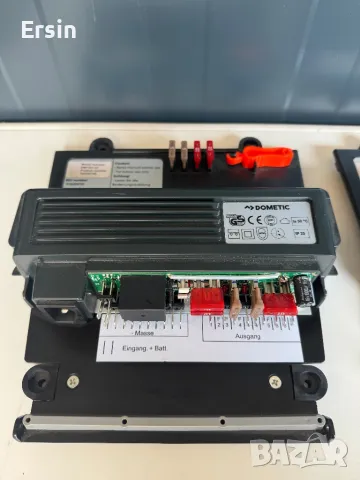 КОМБИНИРАНО ЗАРЯДНО Dometic ЗА БАТЕРИИ И ЗАХРАНВАНЕ ЗА 12 V, снимка 5 - Части - 49801007