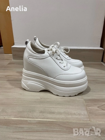 Бели сникърси