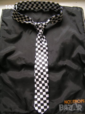 вратовръзка шахматна шарка ,кафе рейсър,шахматени лепенки