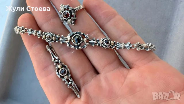 Сребърни старинни бижута с естествени гранати