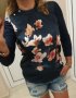 ИЗКЛЮЧИТЕЛНО КРАСИВА тъмносиня блуза с цветя и копченца на рамото, снимка 1 - Блузи с дълъг ръкав и пуловери - 30055810