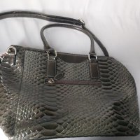 Страхотна Дамска чанта имитираща Змийска кожа, снимка 7 - Чанти - 40121642