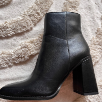 Черни кожени боти с висок дебел ток, снимка 2 - Дамски обувки на ток - 44616239