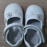 Продавам бели обувки за момиченце, снимка 5 - Детски обувки - 34520752
