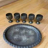 Метални чаши с поднос, снимка 1 - Антикварни и старинни предмети - 42838038