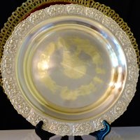 Месингова чиния с релефни рози 19 см. , снимка 1 - Антикварни и старинни предмети - 37997198