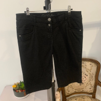 Черни дънки до коляното в размер М, снимка 4 - Къси панталони и бермуди - 44779474