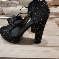 Дамски обувки на bershka , снимка 3 - Дамски обувки на ток - 31568242