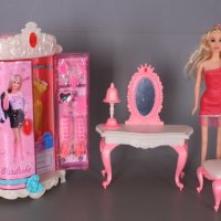 Кукла Барби с личен гардероб и всякакви разкрасителни аксесоари, снимка 1 - Кукли - 42094271