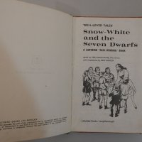 Snow White and the Seven Dwarfs - Снежанка и седемте джуджета , снимка 2 - Детски книжки - 31256193