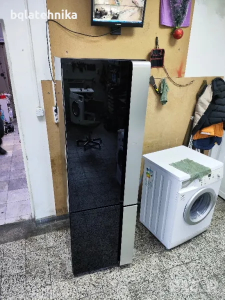 черен хладилник с отделен фризер , снимка 1