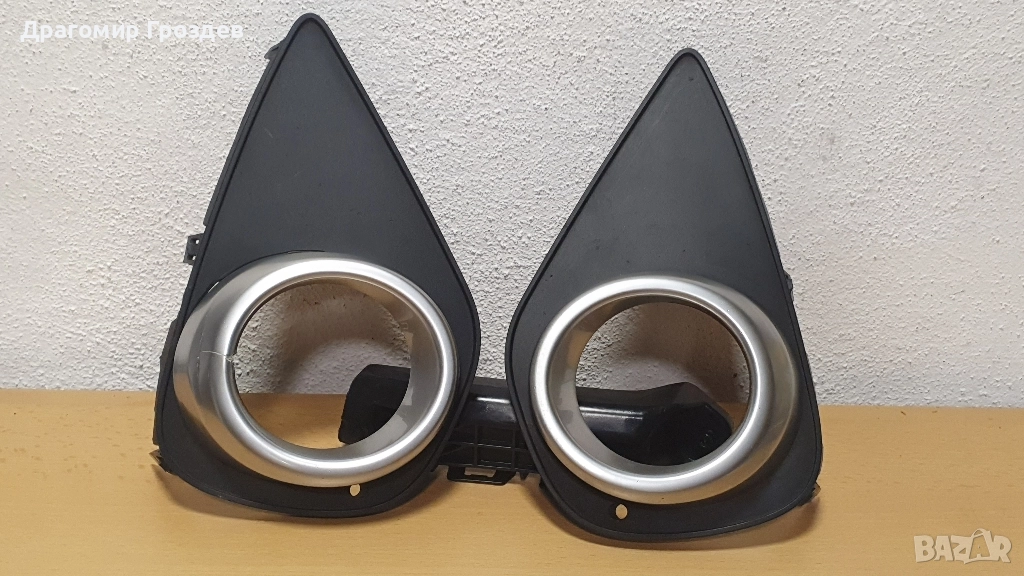 Дясна решетка около халогена за Toyota Yaris Hibrid / Тойота Ярис (2014-2017), снимка 1