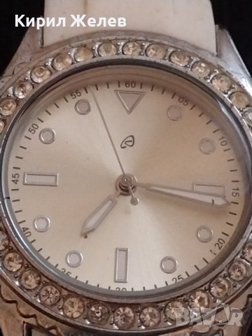 ДАМСКИ ЧАСОВНИК МНОГО КРАСИВ СТИЛЕН ДИЗАЙН С СИЛИКОНОВА КАИШКА И КРИСТАЛИ СВАРОВСКИ 33314, снимка 3 - Дамски - 38780551