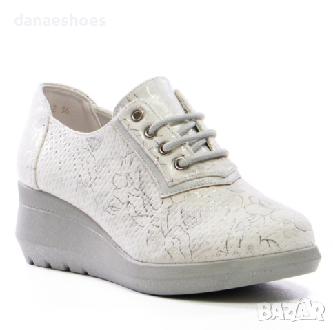 Дамски обувки с връзки на платформа в бяло и бежово , снимка 2 - Дамски ежедневни обувки - 44742111
